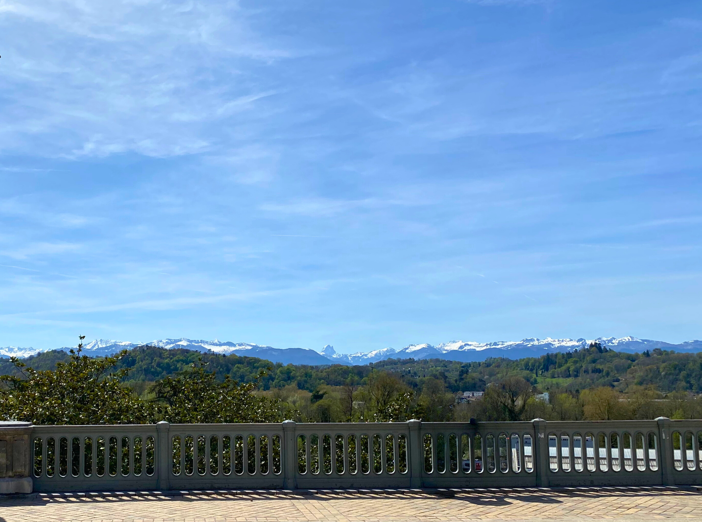 Pau Pyrénées vue du boulevard